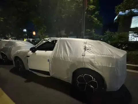 小米YU7白色涂装曝光！9种车色即将齐聚，6月底价格真相大白